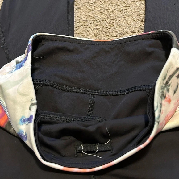 Lululemon Capri Leggings with cool waistband design - Picture 2 of 8